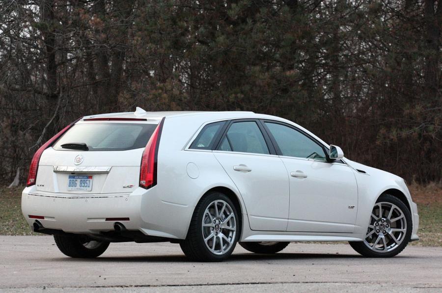  Cadillac CTS-V Sport Wagon 2011 года  (фото 50 из 73)